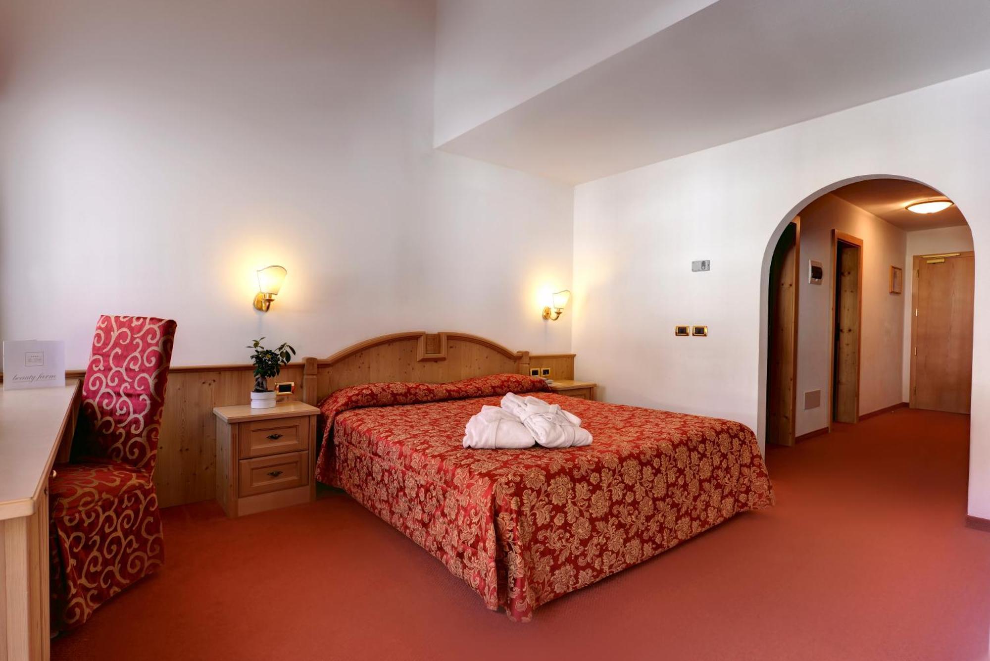 Hotel La Perla Канацеи Экстерьер фото