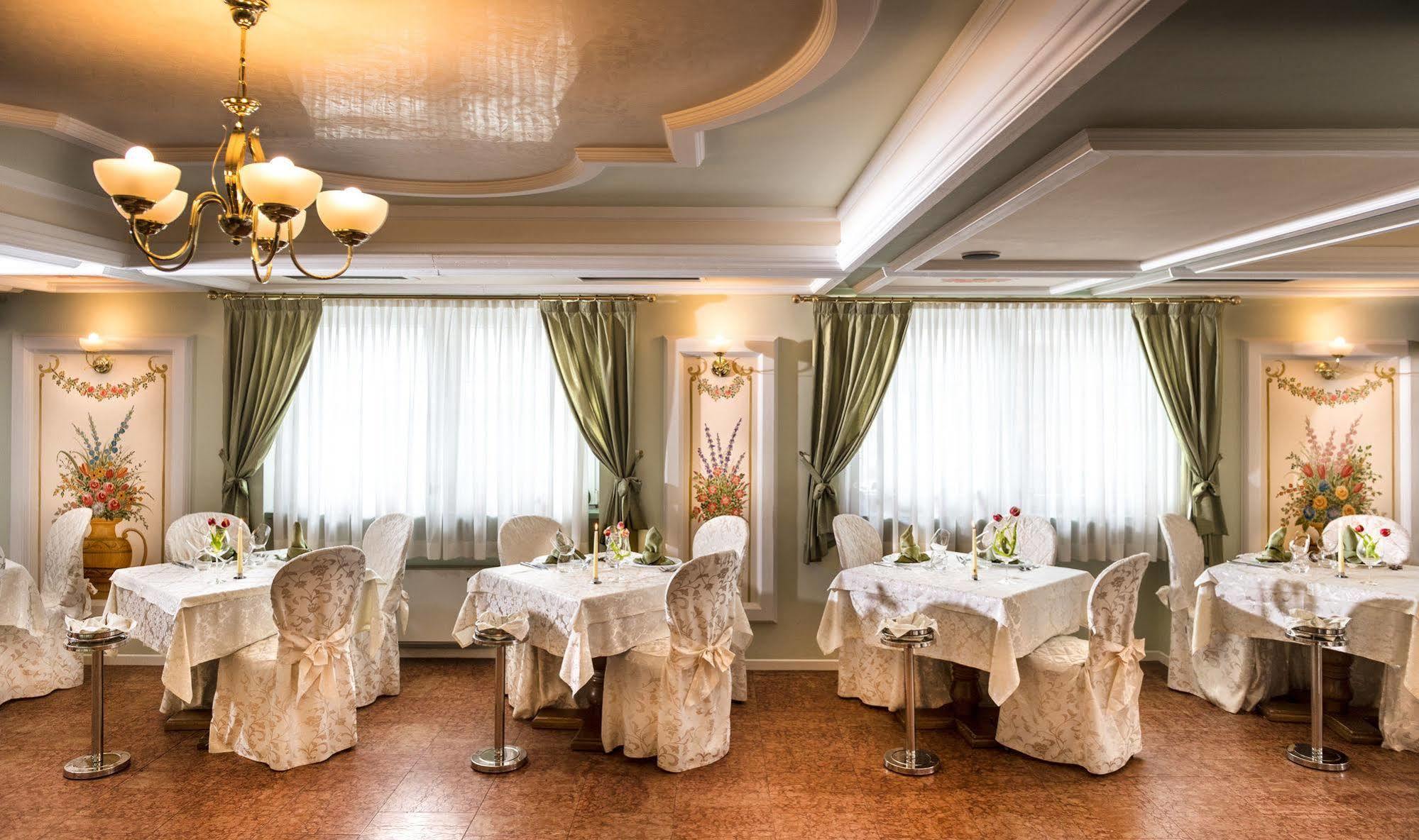 Hotel La Perla Канацеи Экстерьер фото